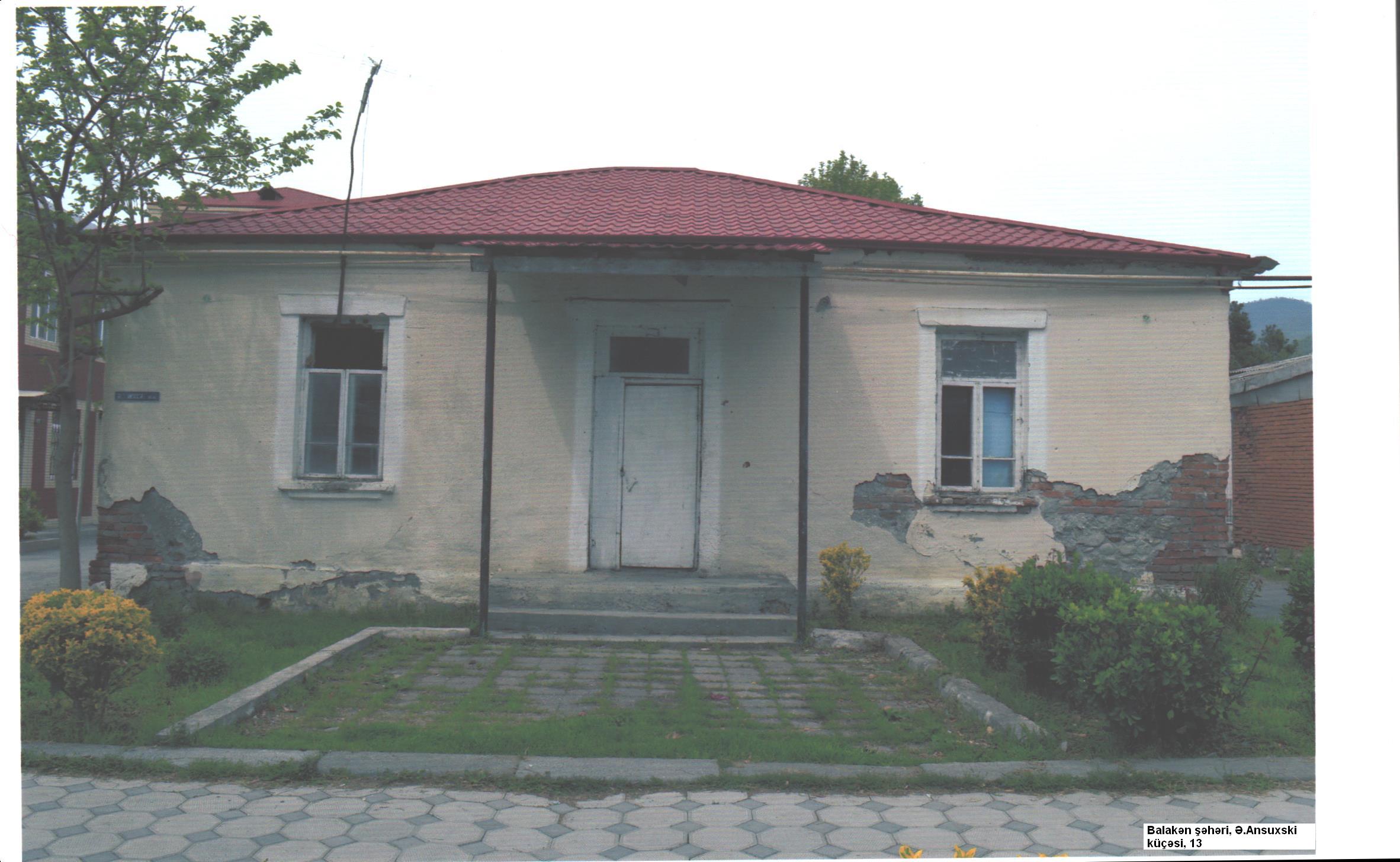 Hərracda maşın 2 min 700 manata satıldı  - FOTOLAR